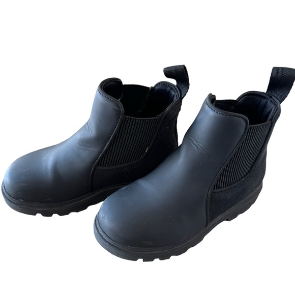 Native Shoes Other - Little girls Native boots in size C10